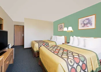 Super 8 by Wyndham Marshall hotel thumbnail 3
