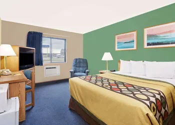 Super 8 by Wyndham Marshall hotel thumbnail 4