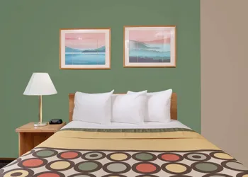 Super 8 by Wyndham Marshall hotel thumbnail 5
