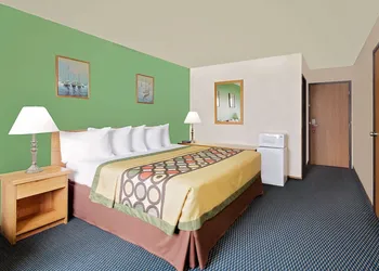 Super 8 by Wyndham Marshall hotel thumbnail 7