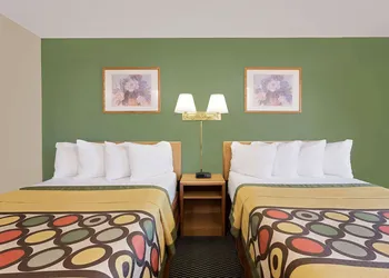 Super 8 by Wyndham Marshall hotel thumbnail 8