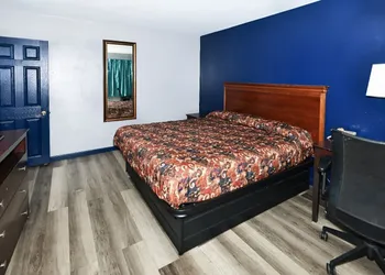 Budget Inn and Suites hotel thumbnail 2