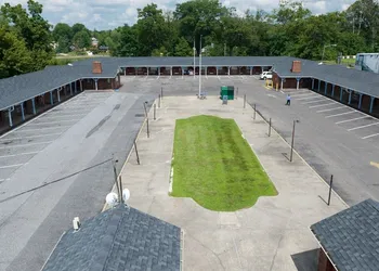 Budget Inn and Suites hotel thumbnail 8