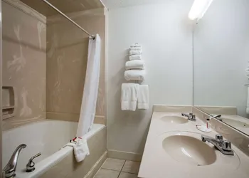Super 8 by Wyndham Washington hotel thumbnail 8