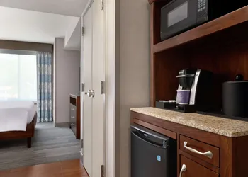 Hilton Garden Inn Stony Brook hotel thumbnail 7