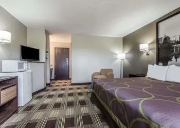 Super 8 by Wyndham Kimball hotel thumbnail 6