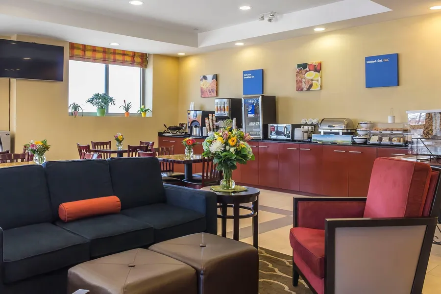 Comfort Inn & Suites LaGuardia Airport hotel detail image 2