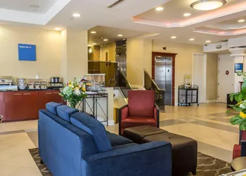 Comfort Inn & Suites LaGuardia Airport hotel thumbnail 4