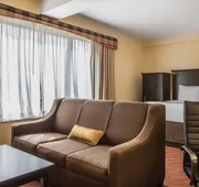 Comfort Inn & Suites LaGuardia Airport hotel detail image 7