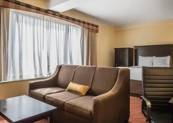Comfort Inn & Suites LaGuardia Airport hotel thumbnail 7
