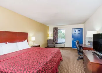 Days Inn by Wyndham Reidsville hotel thumbnail 4
