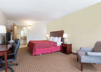 Days Inn by Wyndham Reidsville hotel thumbnail 5