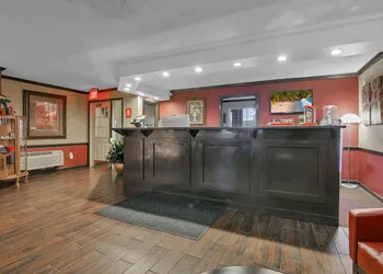 Red Roof Inn Uhrichsville hotel thumbnail 2