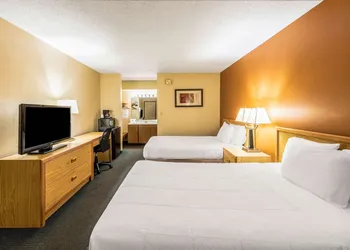 Americas Best Value Inn & Suites St. Marys hotel thumbnail 4