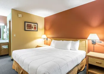Americas Best Value Inn & Suites St. Marys hotel thumbnail 5