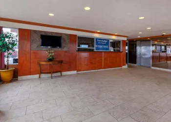 Travelodge by Wyndham Cleveland Airport hotel thumbnail 4