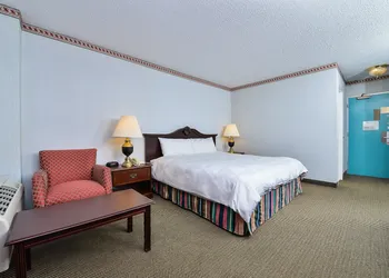 Travelodge by Wyndham Cleveland Airport hotel thumbnail 6