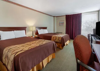 Travelodge by Wyndham Cleveland Airport hotel thumbnail 7