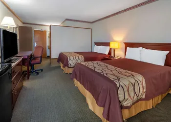 Travelodge by Wyndham Cleveland Airport hotel thumbnail 8