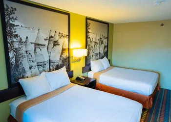 Super 8 by Wyndham Belen NM hotel thumbnail 5