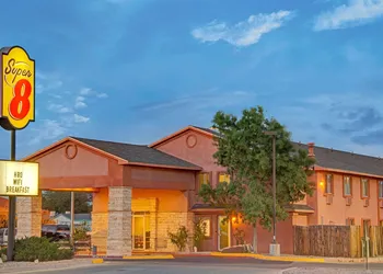 Super 8 by Wyndham Belen NM hotel thumbnail 8