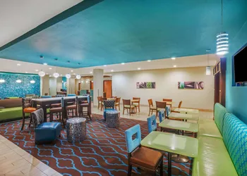 La Quinta Inn & Suites by Wyndham Beeville hotel thumbnail 2