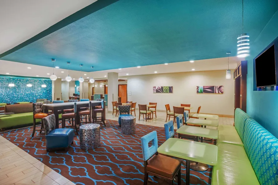 La Quinta Inn & Suites by Wyndham Beeville hotel detail image 2