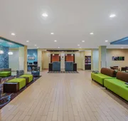 La Quinta Inn & Suites by Wyndham Beeville hotel detail image 3
