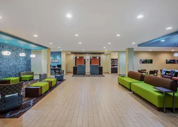 La Quinta Inn & Suites by Wyndham Beeville hotel thumbnail 3