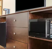 La Quinta Inn & Suites by Wyndham Beeville hotel detail image 5