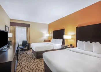 La Quinta Inn & Suites by Wyndham Beeville hotel thumbnail 6