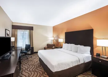 La Quinta Inn & Suites by Wyndham Beeville hotel thumbnail 8