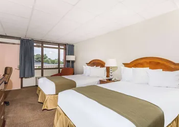 Days Inn by Wyndham Bedford hotel thumbnail 6