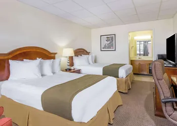 Days Inn by Wyndham Bedford hotel thumbnail 8