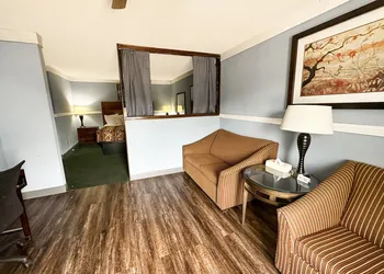 Executive Inn Ridgeway I-77 hotel thumbnail 6
