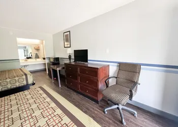 Executive Inn Ridgeway I-77 hotel thumbnail 8