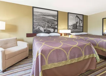 Super 8 by Wyndham Perry hotel thumbnail 3