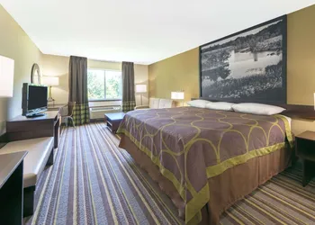 Super 8 by Wyndham Perry hotel thumbnail 4