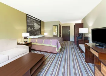 Super 8 by Wyndham Perry hotel thumbnail 5