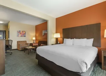 Best Western Plus Longhorn Inn & Suites hotel thumbnail 6