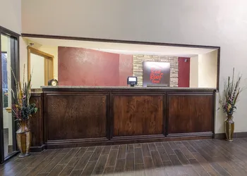 Red Roof Inn & Suites Hermitage hotel thumbnail 2