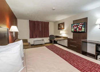 Red Roof Inn & Suites Hermitage hotel thumbnail 5