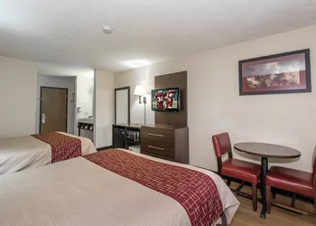 Red Roof Inn & Suites Hermitage hotel thumbnail 6