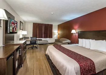 Red Roof Inn & Suites Hermitage hotel thumbnail 8