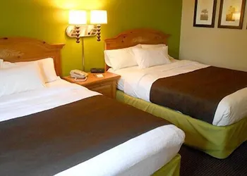 AmericInn by Wyndham Manitowoc hotel thumbnail 5