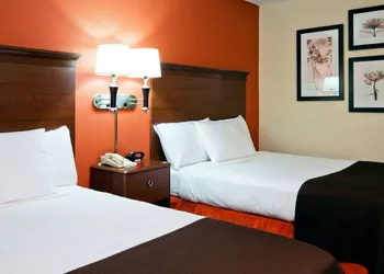 AmericInn by Wyndham Manitowoc hotel thumbnail 7