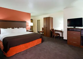 AmericInn by Wyndham Manitowoc hotel thumbnail 8
