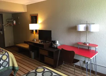 Super 8 by Wyndham Redfield hotel thumbnail 6