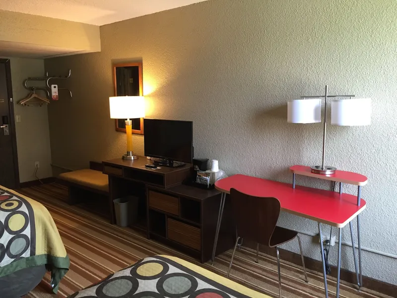 Super 8 by Wyndham Redfield hotel detail image 6