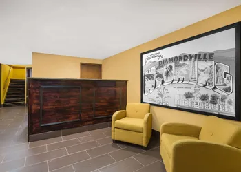 Super 8 by Wyndham Diamondville Kemmerer hotel thumbnail 2